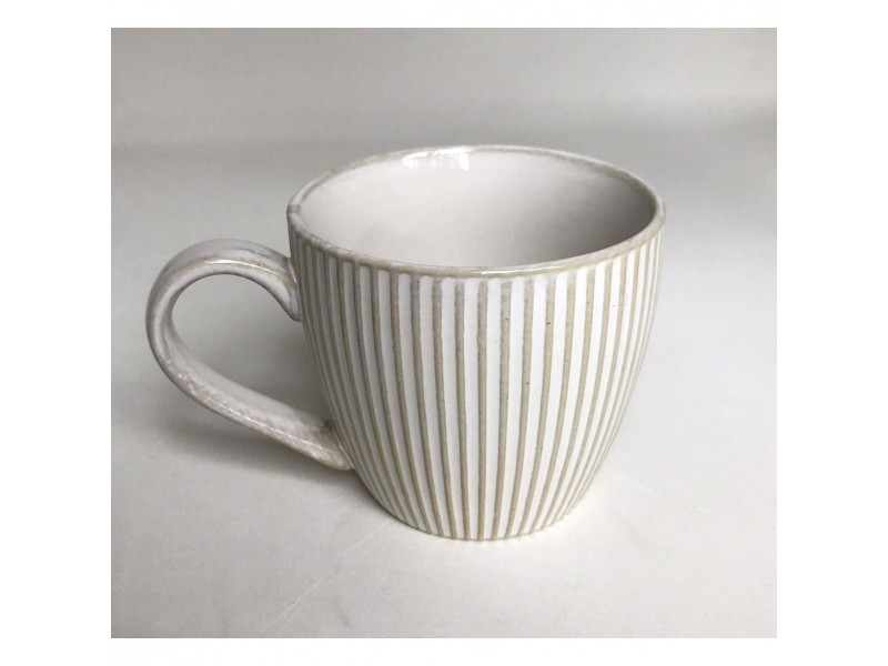 Caneca em porcelana decorativa