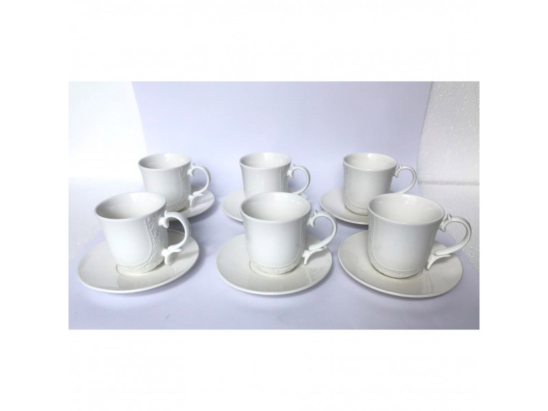 Conjunto de xicara em porcelana com pires