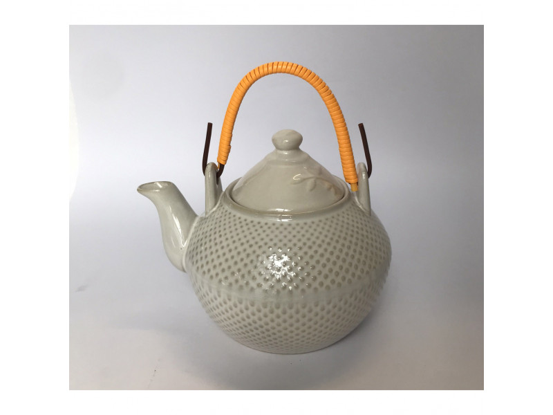 Bule de porcelana com malha de aço decorativo