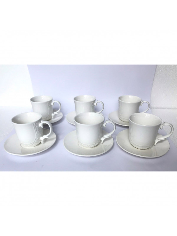 Conjunto de xicara em porcelana com pires